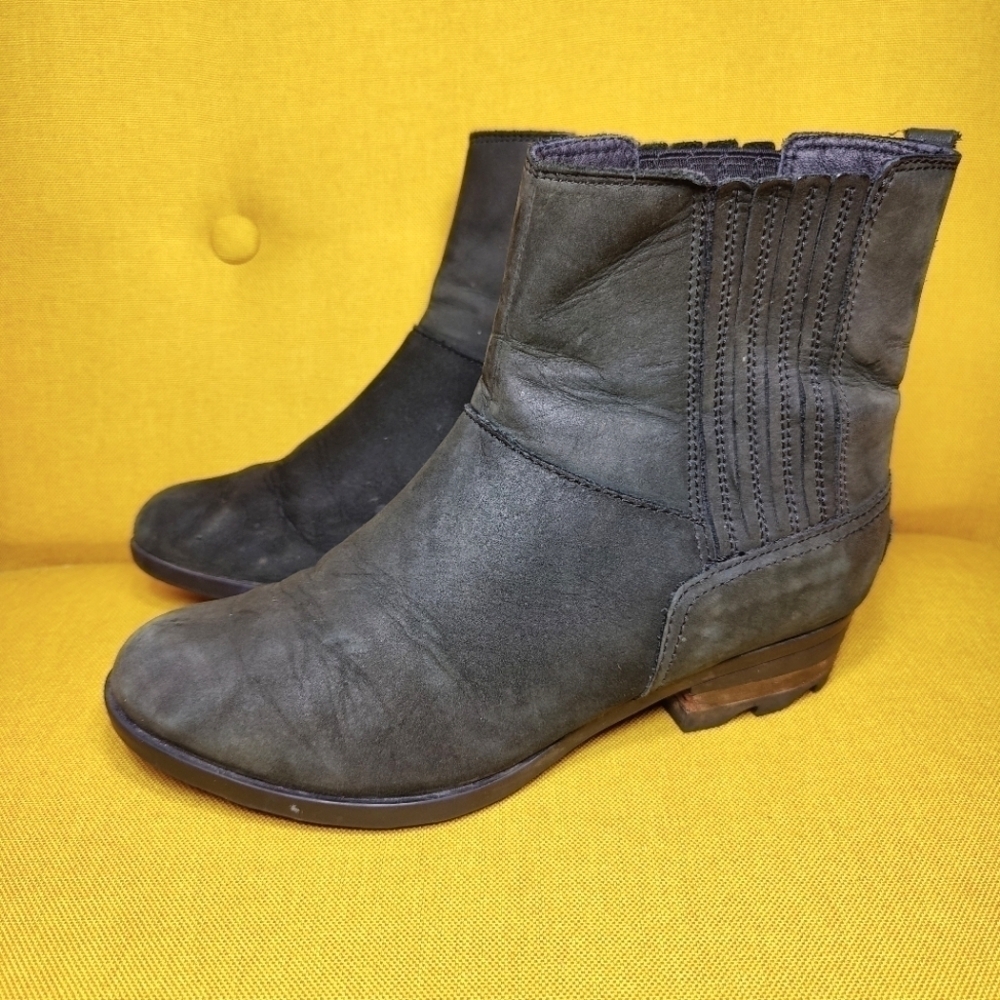 Sorel Lolla Chelsea Black Suede Leather Heeled Pull On Ankle Boots Size 8